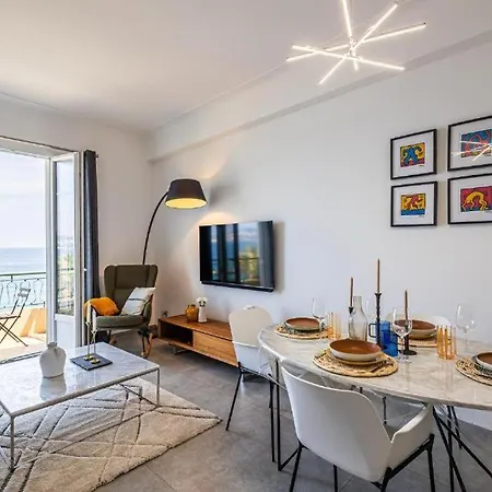 Prestige Sur La Promenade Des アパート *