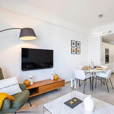 Prestige Sur La Promenade Des アパート *