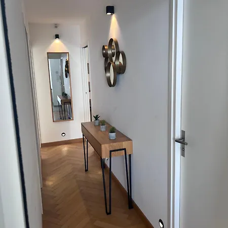 Prestige Sur La Promenade Des アパート *