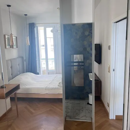 Prestige Sur La Promenade Des アパート *