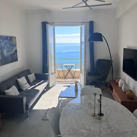 Prestige Sur La Promenade Des アパート