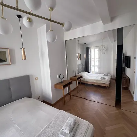 Prestige Sur La Promenade Des ニース