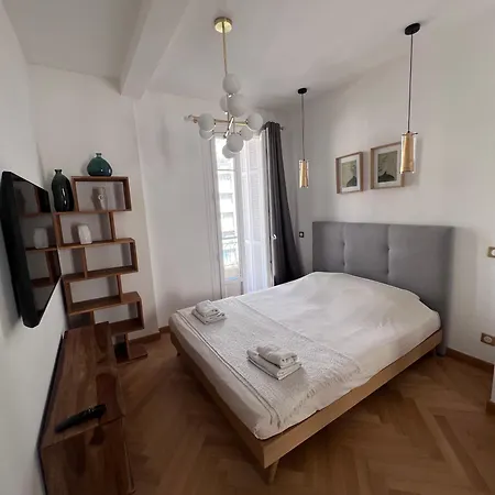 Prestige Sur La Promenade Des アパート *